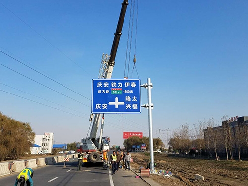 郑州郑州道路护栏网网片该如何进行正确的选购呢？